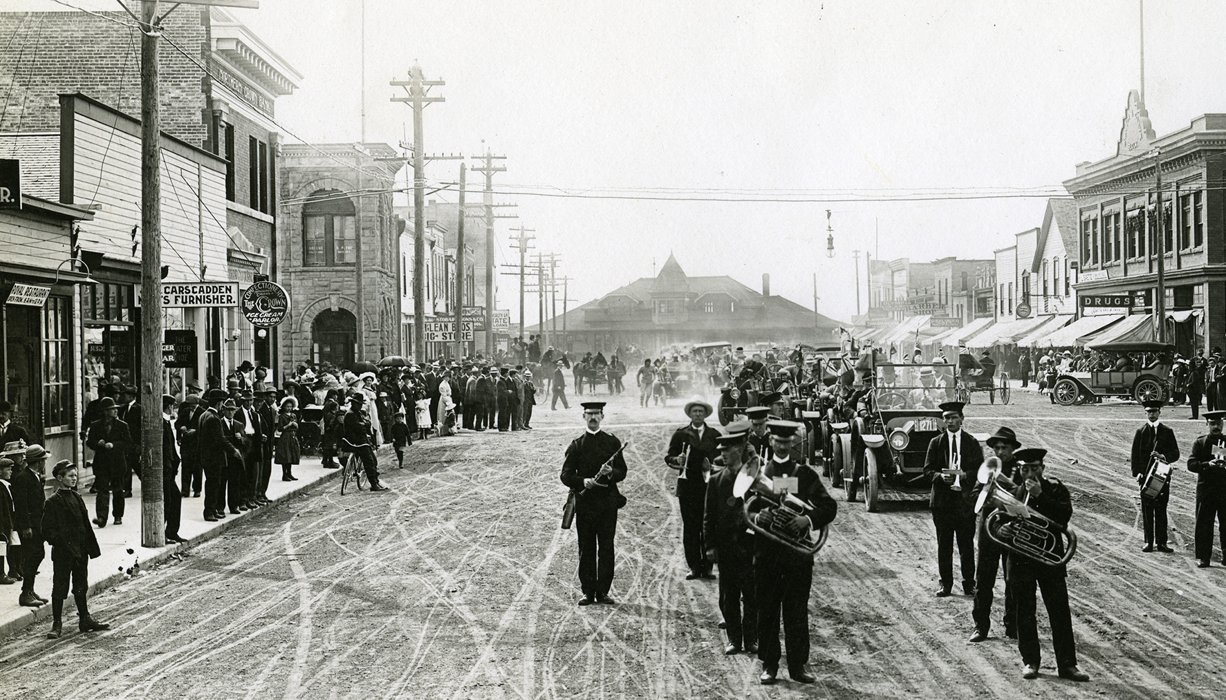 Automobile Club parade on Ross Street, 1912