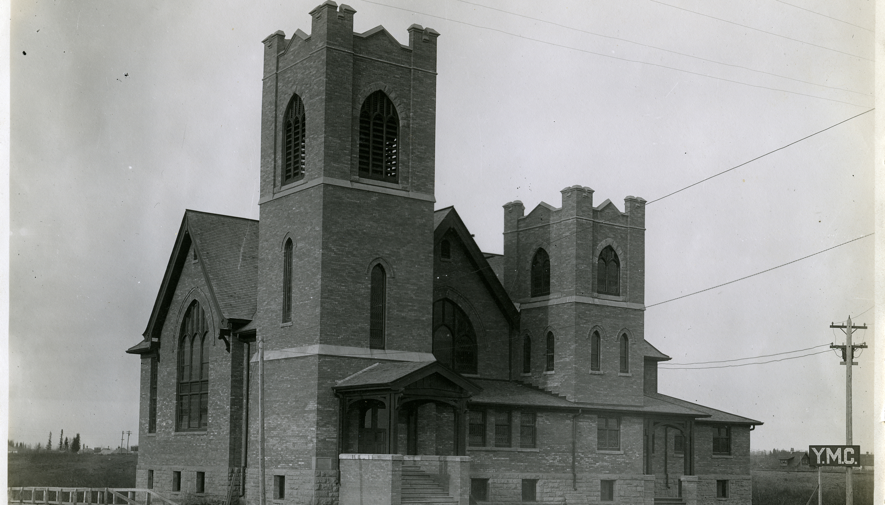 Black and white photo of the Leonard Gaetz Memorial Methodist Church on Ross Street