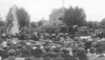 Photograph of the unveiling of Cenotaph in 1922